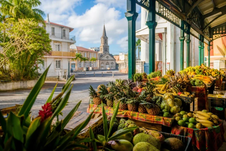 Marché coloré de Fort-de-France en Martinique